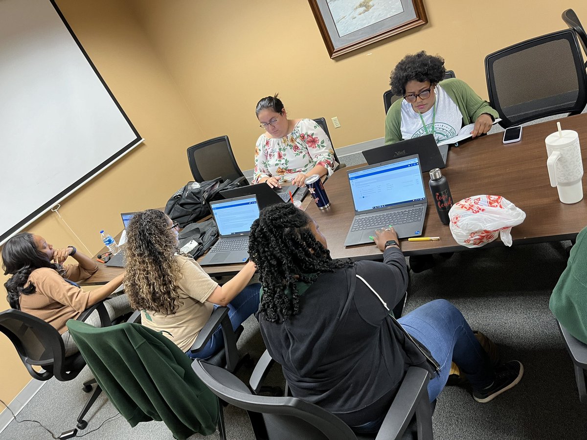 AlbrightMS's tweet photo. New Teacher Meeting! Getting ready for the end of year Summative Conferences! βπΌ @AISDProfDev #TTESS #TheWarriorWay https://t.co/VmFOEXkvei