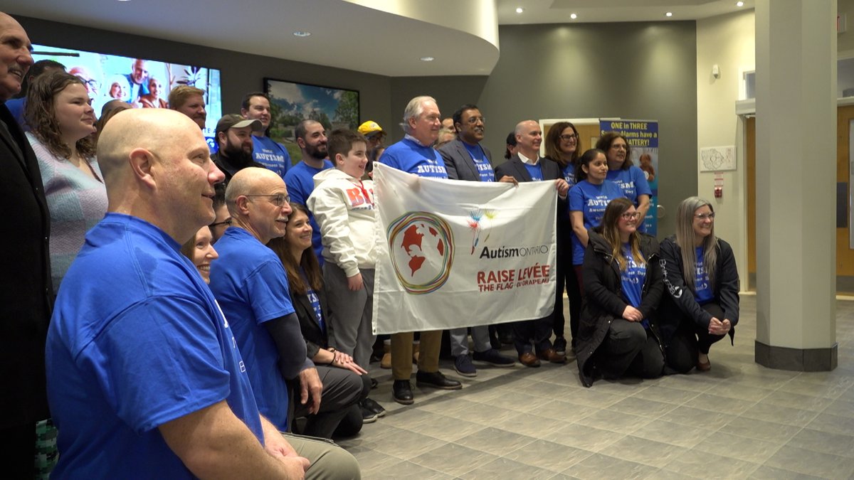 Supporters of <a href="/BethServices/">Bethesda</a> gathered <a href="/ThoroldON/">City of Thorold</a>  City Hall to mark World Autism Awareness Day.
#Cogeco #AutismAwarenessDay2024 
yourtv.tv/node/359357?c=…