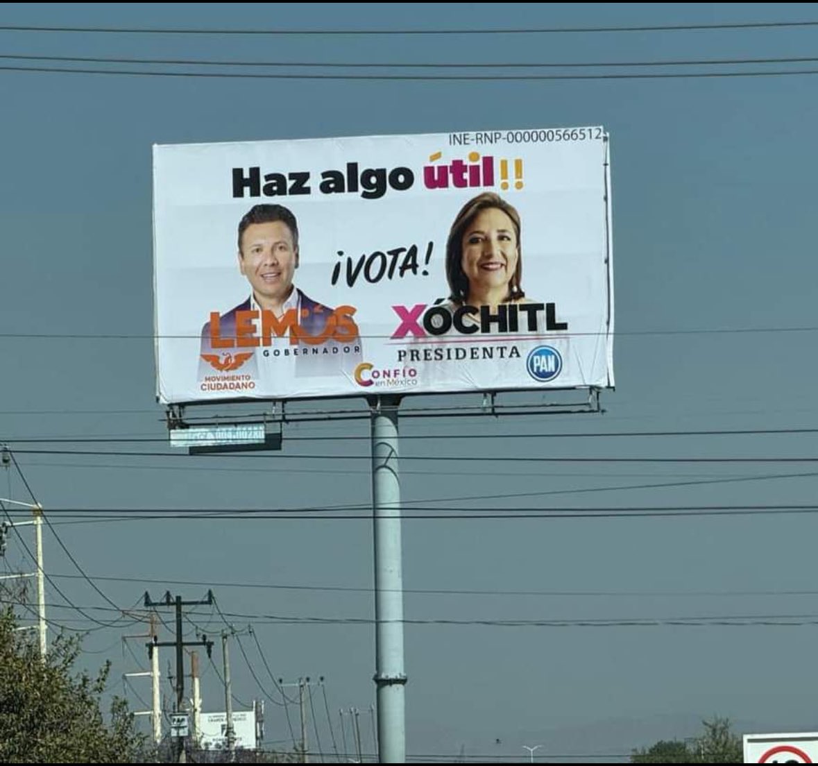 jorge_kato's tweet photo. Esos sí son 👖👖  !!!

En Jalisco, @PabloLemusN pide el voto para él, y el de Presidente, para @XochitlGalvez 

Le plantaron cara y se le pusieron de frente a los vendidos @DanteDelgado @samuel_garcias y @AlvarezMaynez es una fractura franca del partido MC; estamos viendo las facciones de Dante y Alfaro.

Eso chingones !!!