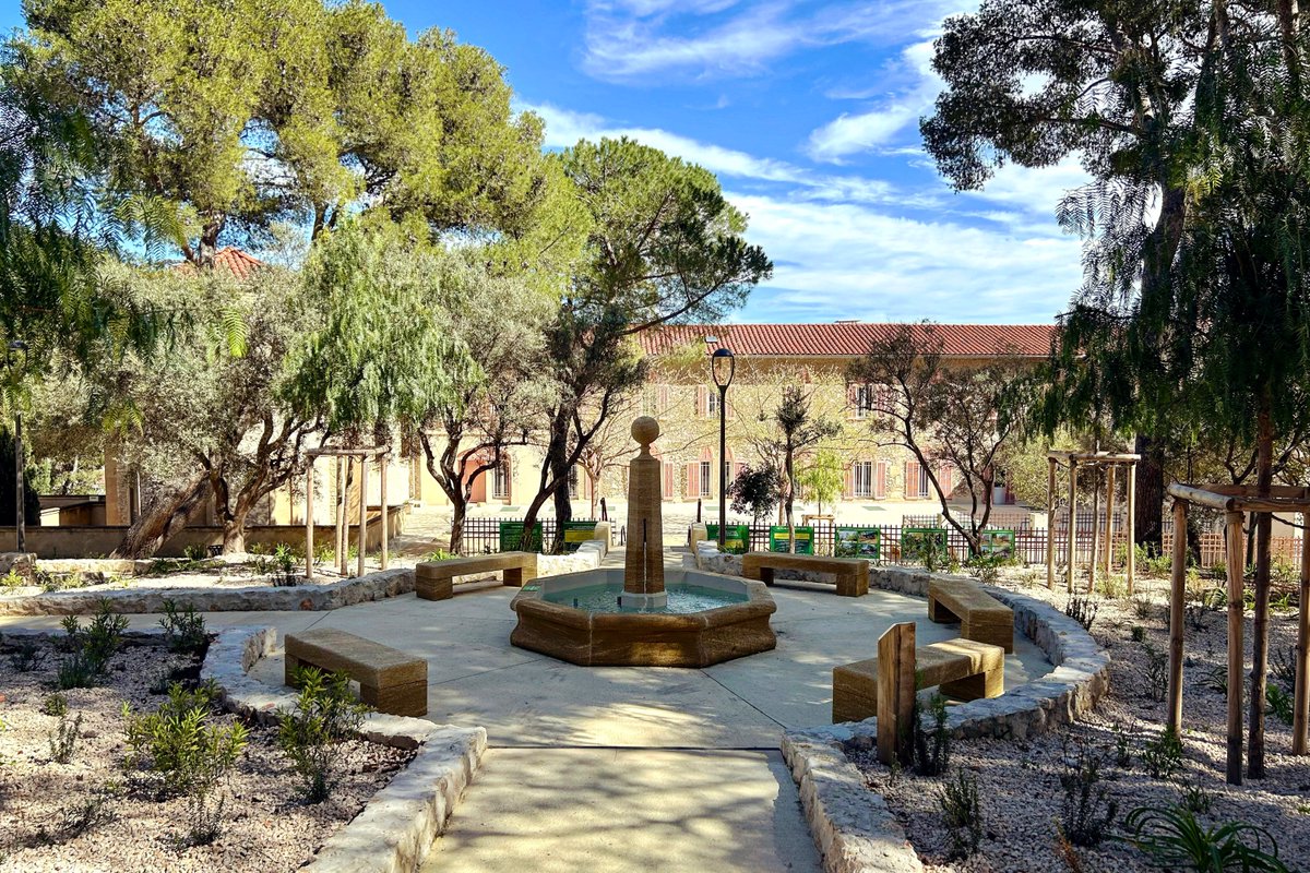 Promenade dans le parc rénové des Soeurs Franciscaines à Vauban. On y croise des fontaines en eau et ça donne envie d'y rester tout l'après-midi pour les instagrammer. #Marseille