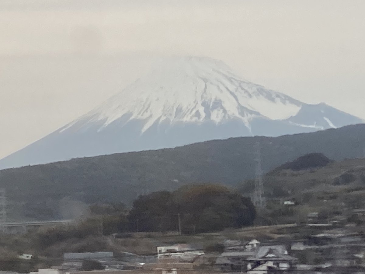 animesunpower's tweet image. 春霞の富士に
北斎を思う

平均寿命が
40歳の時代に
90歳まで生きた
#葛飾北斎

彼の好物
「玄米」「そば」「ゆず」は
血管の健康によい食材

東京墨田から
長野の小布施まで
片道約250㎞を
何度も往復する健脚筋肉

３万点もの作品を
描き出す
集中力と好奇心は
脳の活性の源泉に

#健康長寿
#清明