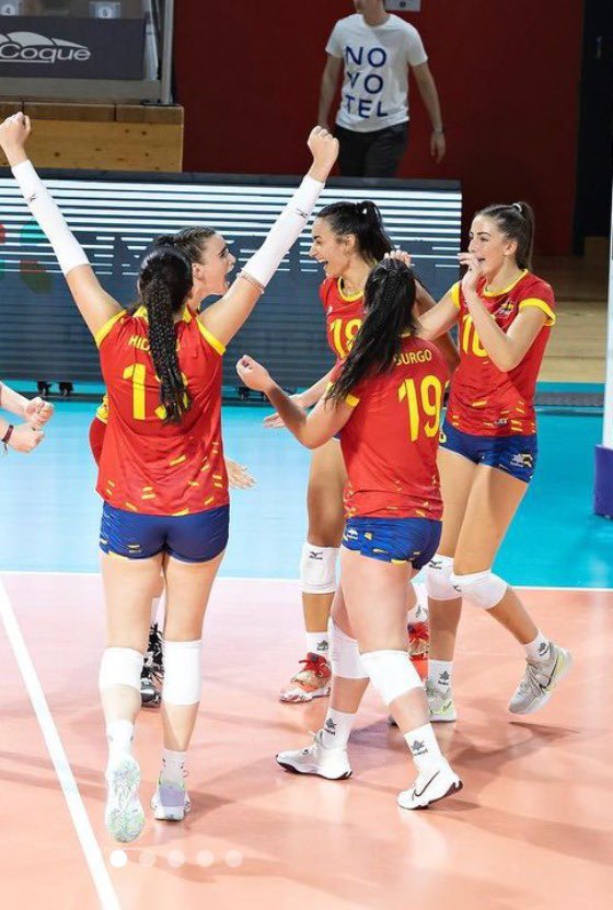 CD_Heidelberg's tweet photo. Íbamos a anunciar la renovación de nuestra Lola Hernández, pero vamos a tener que celebrar primero su 1ª convocatoria para la Selección Española absoluta

Es difícil expresar con palabras lo que sentimos, por eso solo podemos decirle ENHORABUENA LOLA, TE LO MERECES

#SIEMPREHDB https://t.co/Itl2Bzba8T