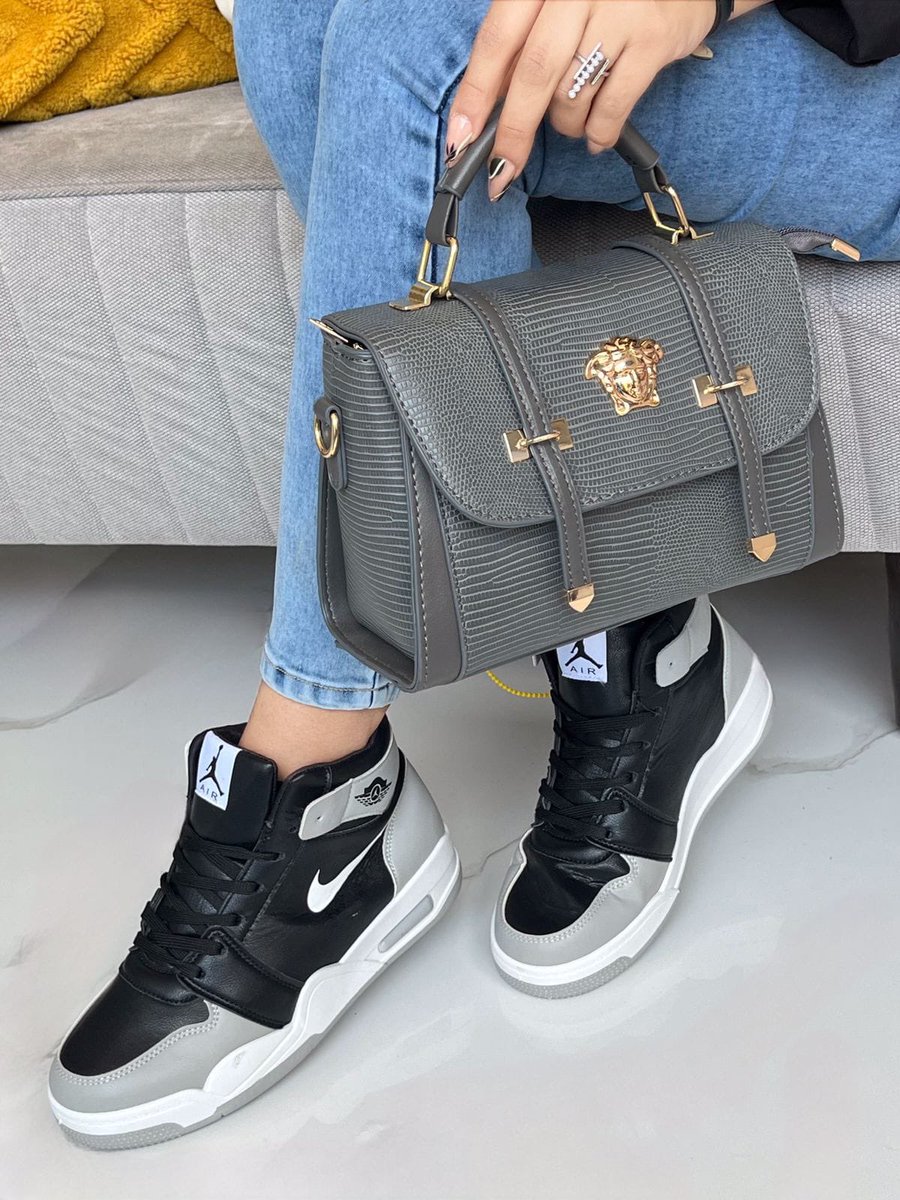 💐 *شنطه ماركه برادا او فرزاتشي* *👝 💐
         
  🌾 *مع شوز لعده ماركه* 💎

💫مقاس الشوز من 37 الى 41

 💫  🌾
🥀 *مع عطر ١٠٠ملي*🍶 

🛍️ *مع كيس الماركه*🛍️

👇👇👇👇👇
 
سعر العرض 250 ريال

الرياض توصيل فوري🚛

#النصر_ابها 
#الهلال_الاخدود 
#ليله_القدر_بها_تحقيق_الامنيات