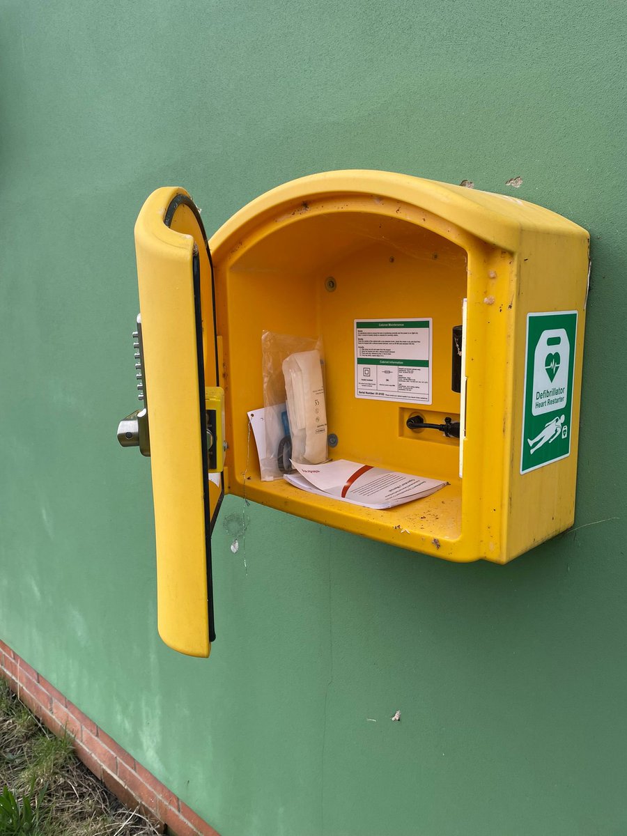 To make our night even worse someone has stolen our defib. If anyone has any information on where our defib could be please let us know. It’s not just for the football team it’s for the community. @gwentpolice @CaerphillyCBC @RiscaTC @sport_leisure @WelshAmbulance @NHSuk