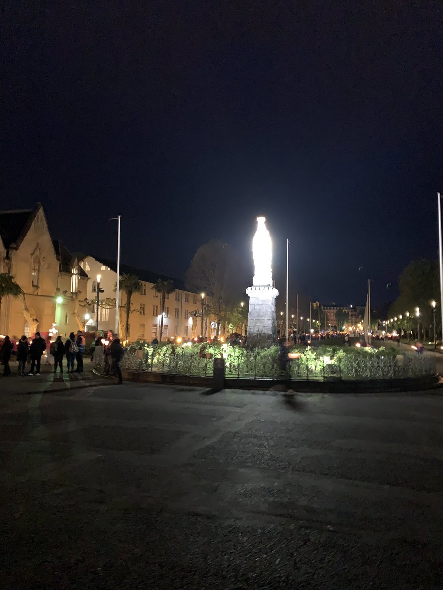 denisamccarthy's tweet photo. @HCPT led the torchlight procession tonight. Lovely evening. Well done to @andymclare and the team. https://t.co/TmpPq5IZFQ