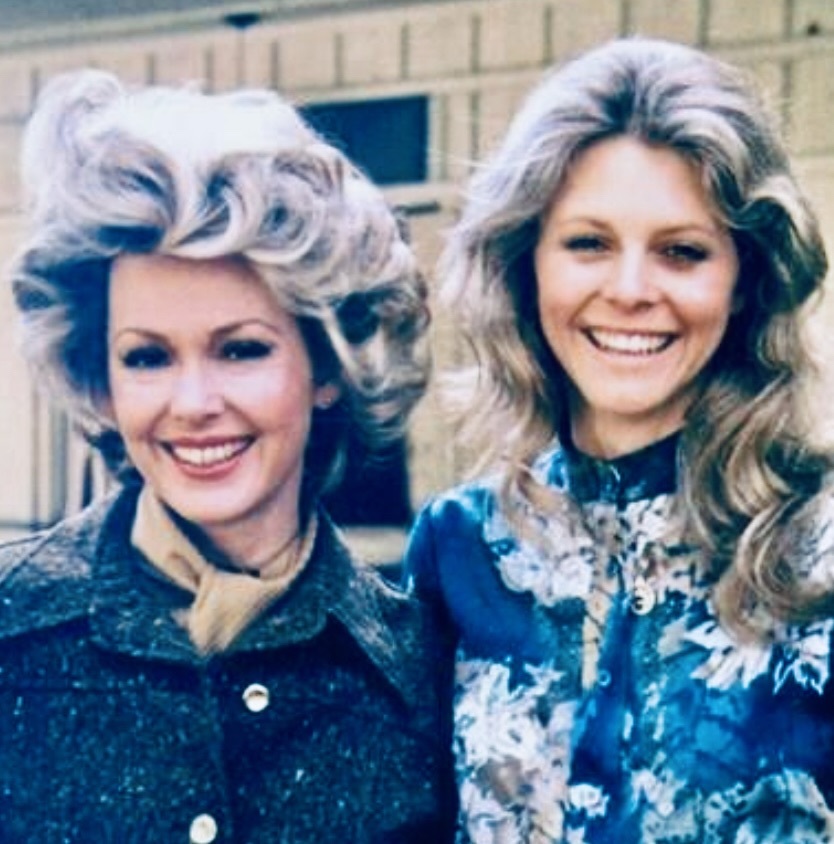 mslindsaywagner's tweet image. I so enjoyed working with Barbara Rush on The Bionic Woman. She was a truly lovely person.  My condolences to her family and friends.  -L 🌺