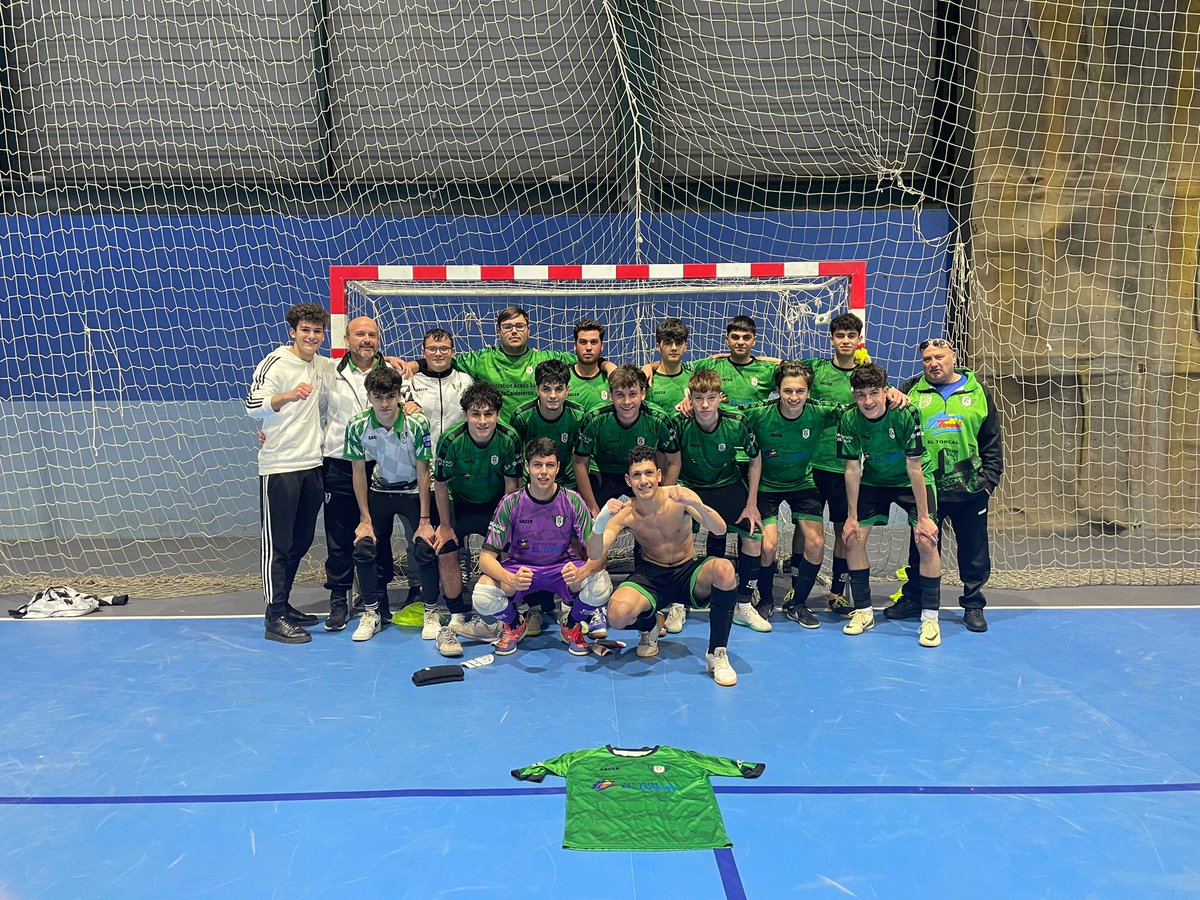 AntequeraDolmen's tweet photo. ¡¡LA SALVINETA!!
Ayer los chicos del Juvenil B se dieron un festín y consiguieron los 3 puntos que se le han resistido en los últimos encuentros. Jugábamos el derbi frente al @AntequeraFSclub y nos llevamos la victoria por un abultado 7-3. Seguimos creciendo como club de cantera! https://t.co/GtyNXMq63A