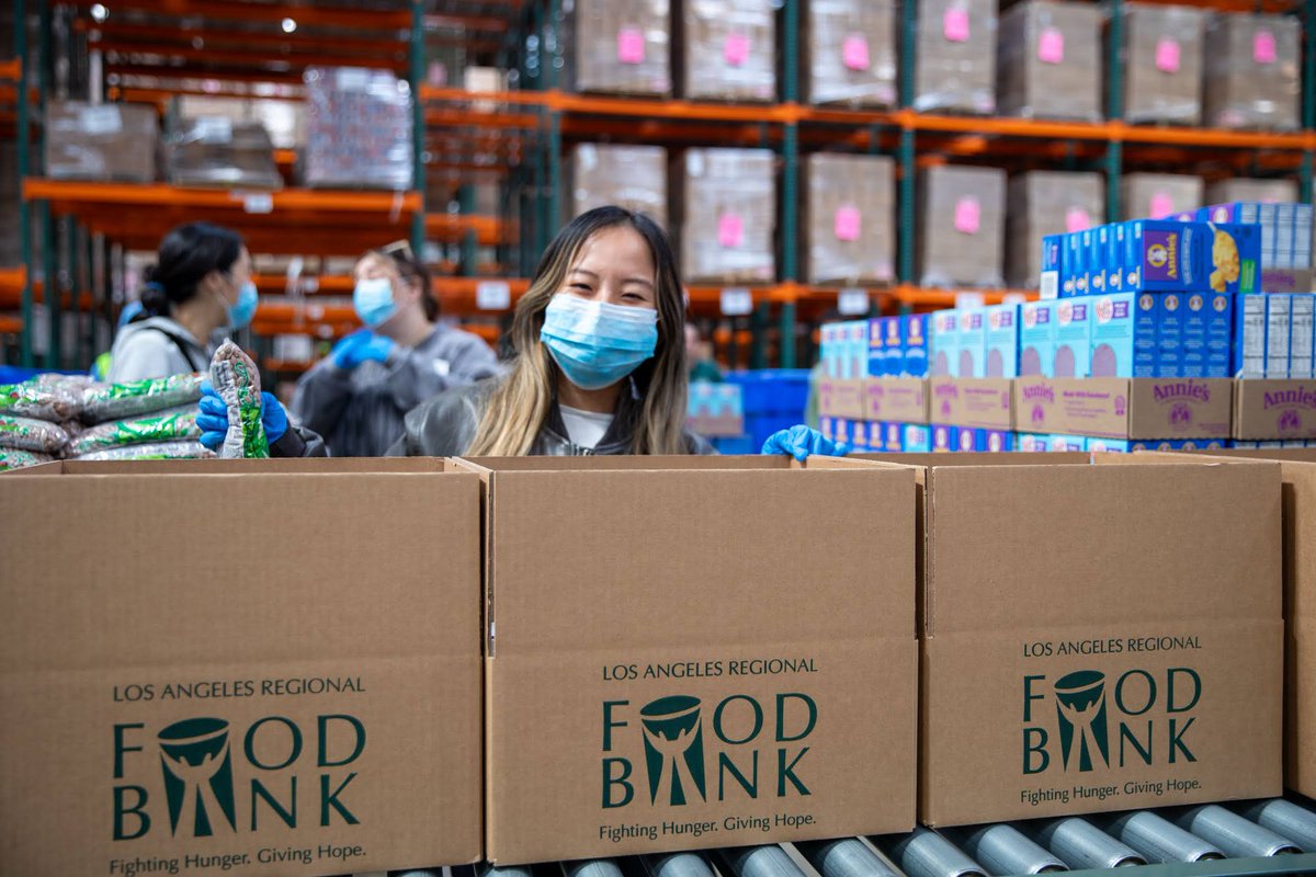 Happy #NationalVolunteerMonth to all volunteers, especially those who have joined the fight against hunger. Volunteers are critical to the mission of the LA Regional Food Bank and its partners. Learn more about their impact and how you can be a volunteer: lafoodbank.org/stories/hunger…