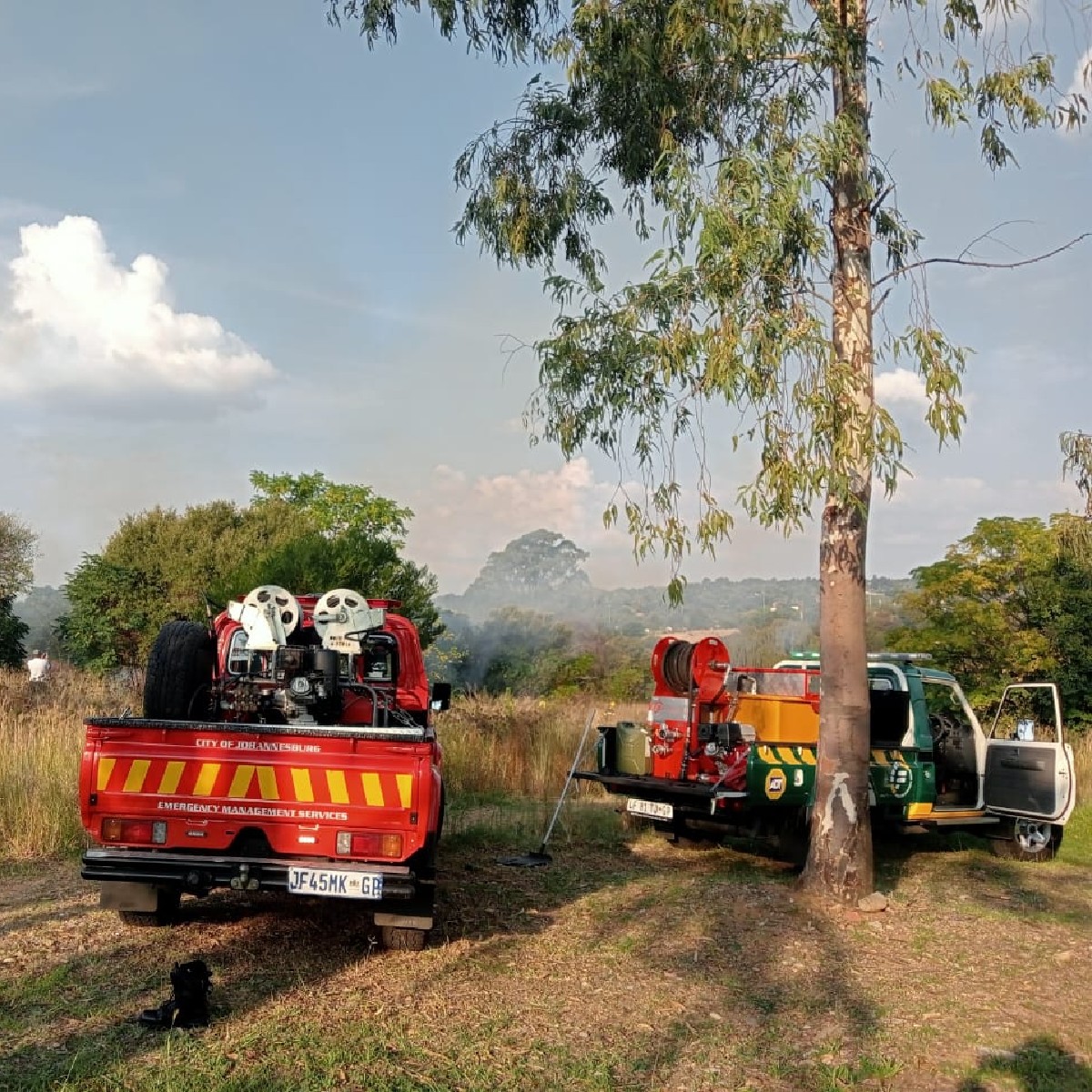 Fidelity_Secure's tweet image. Fidelity SeucreFire worked with the City of Johannesburg to extinguish a veld fire in the Olivedale area. Safeguarding the surrounding properties.

#SecureFire #Olivedale #Gauteng #keepingwatch #FidelityServicesGroup #WeAreFidelity