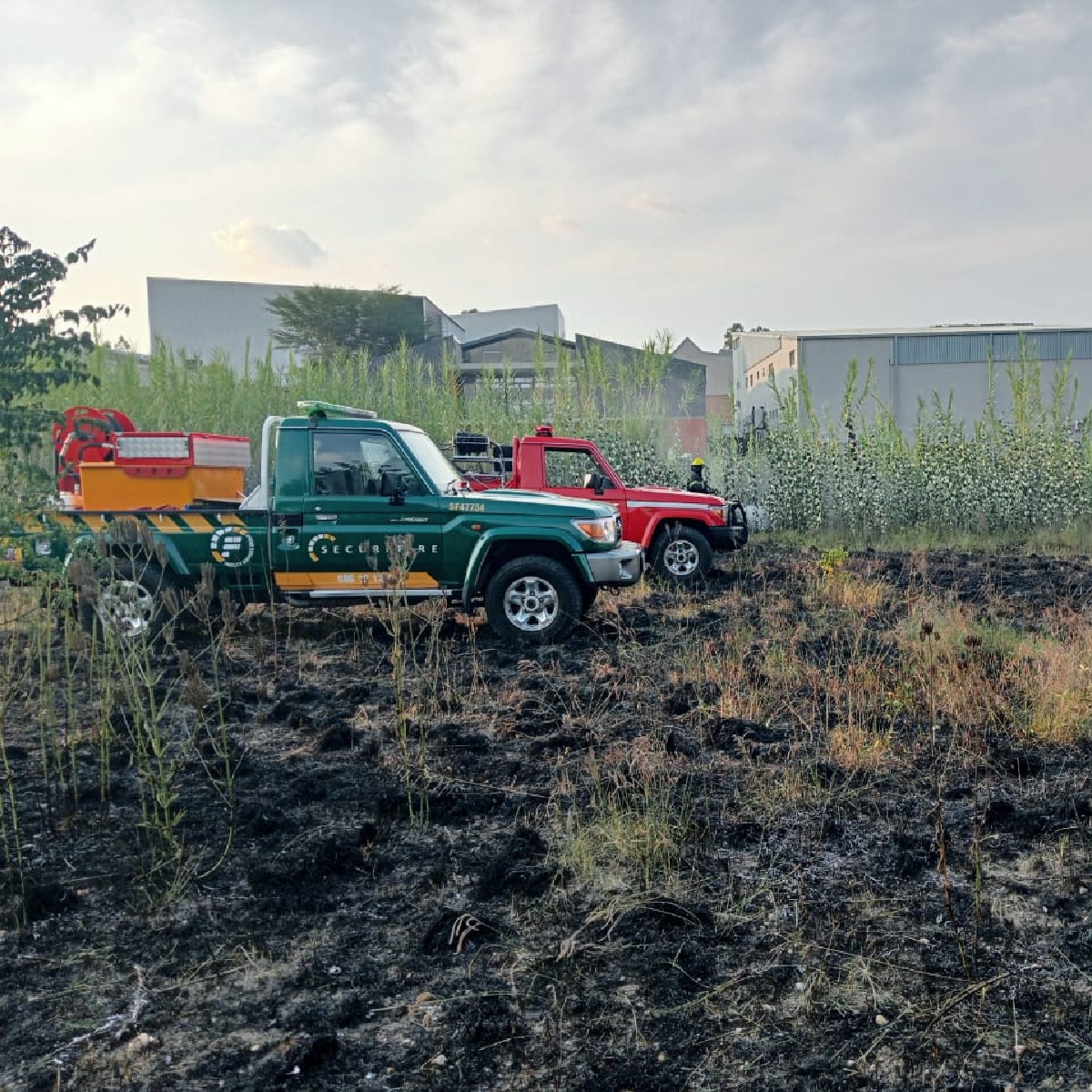 Fidelity_Secure's tweet image. Fidelity SeucreFire worked with the City of Johannesburg to extinguish a veld fire in the Olivedale area. Safeguarding the surrounding properties.

#SecureFire #Olivedale #Gauteng #keepingwatch #FidelityServicesGroup #WeAreFidelity