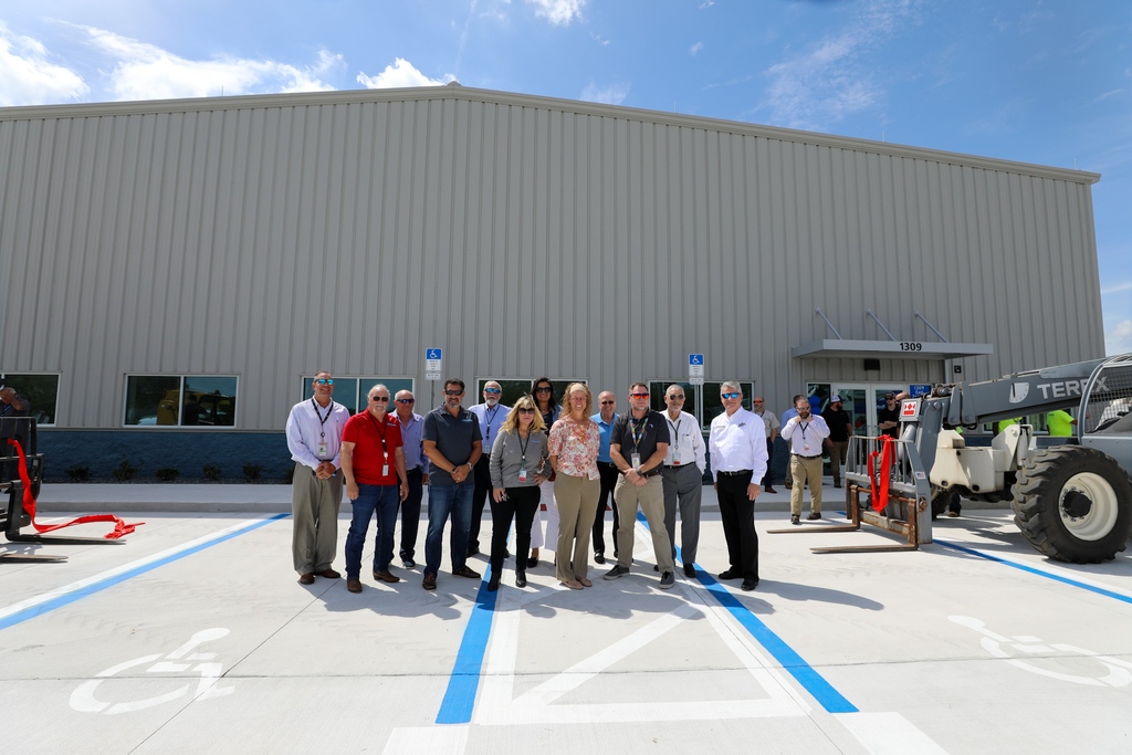 FlySFB's tweet photo. Excited to reveal our new Maintenance Building at Orlando Sanford International Airport, thanks to the support from the Sanford Airport Authority Board &amp; the FL Dept of Transportation. A big shoutout to Mark Construction &amp; Nelson Blankenship for their work! #FlySFB https://t.co/zebbdAiXBB