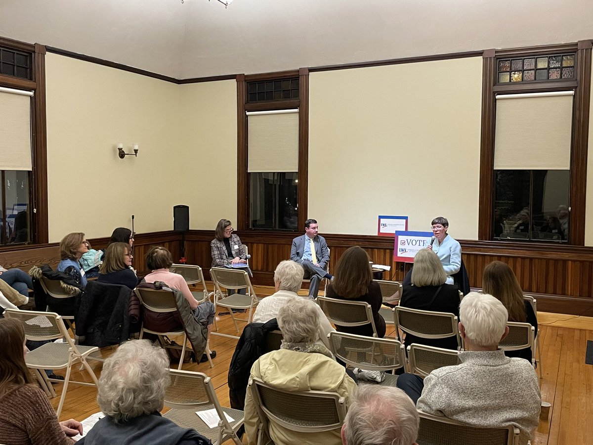 On March 19, I attended an open house hosted by @LWVMA, which focused on a variety of topics, from affordable housing to advancing our climate goals. Thank you to @HinghamLWV for providing a fantastic venue to discuss state and local issues as well as our legislative work.