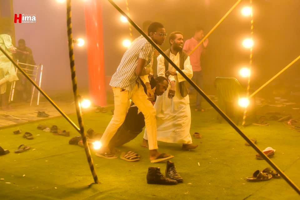 iTsAnToOnY's tweet image. Happened few hours ago.

A group of Civilians in Sudan had a gathering to break their fast to celebrate the holy month of Ramadan, but a random missile had another opinion and it became a tragedy.

Everyday in Sudan is a tremendous pain.

Please pray for #Sudan

#KeepEyesOnSudan