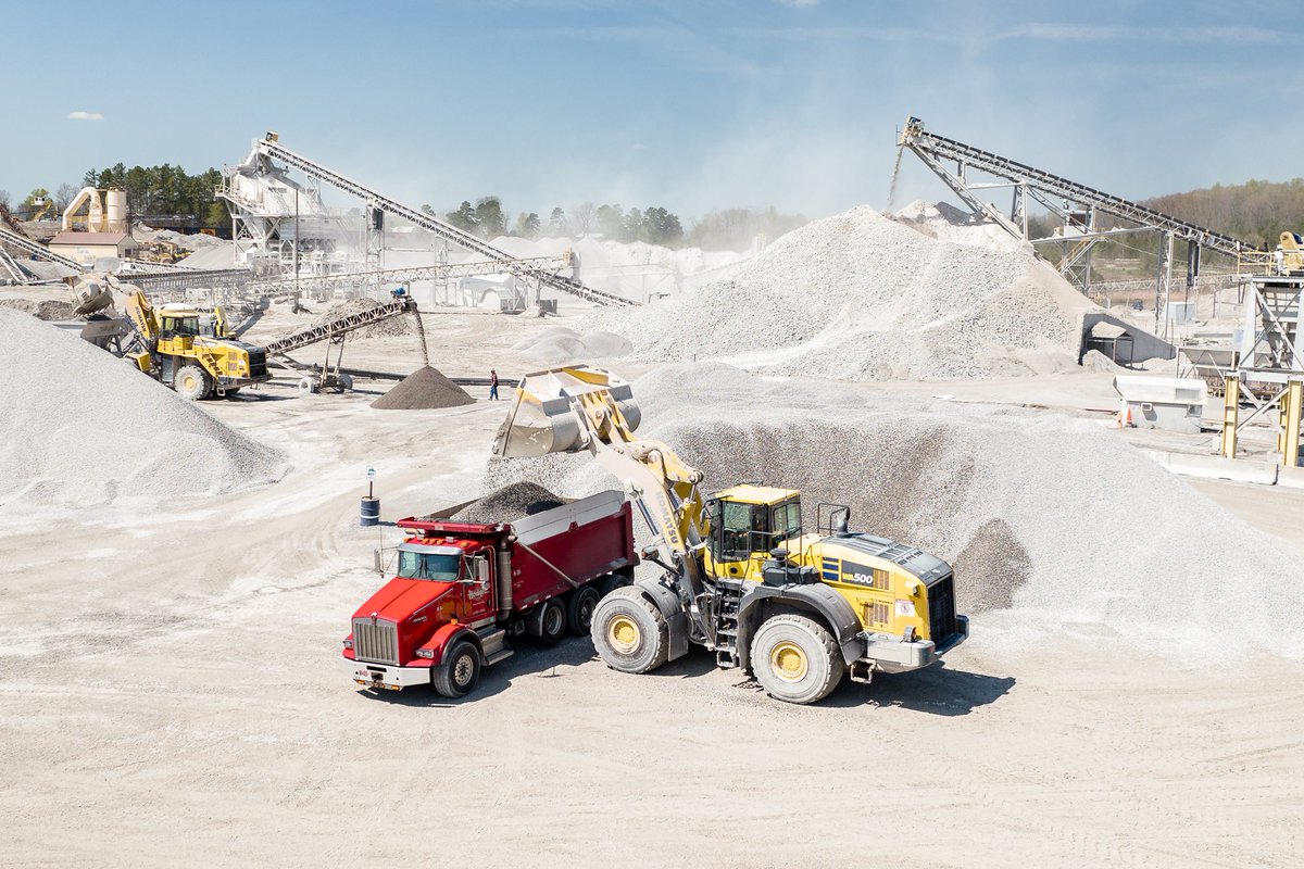 ScottysPaving's tweet photo. Turning rocks into roads, one load at a time. 

#QualityPavestheWay https://t.co/KXD6EawtJo