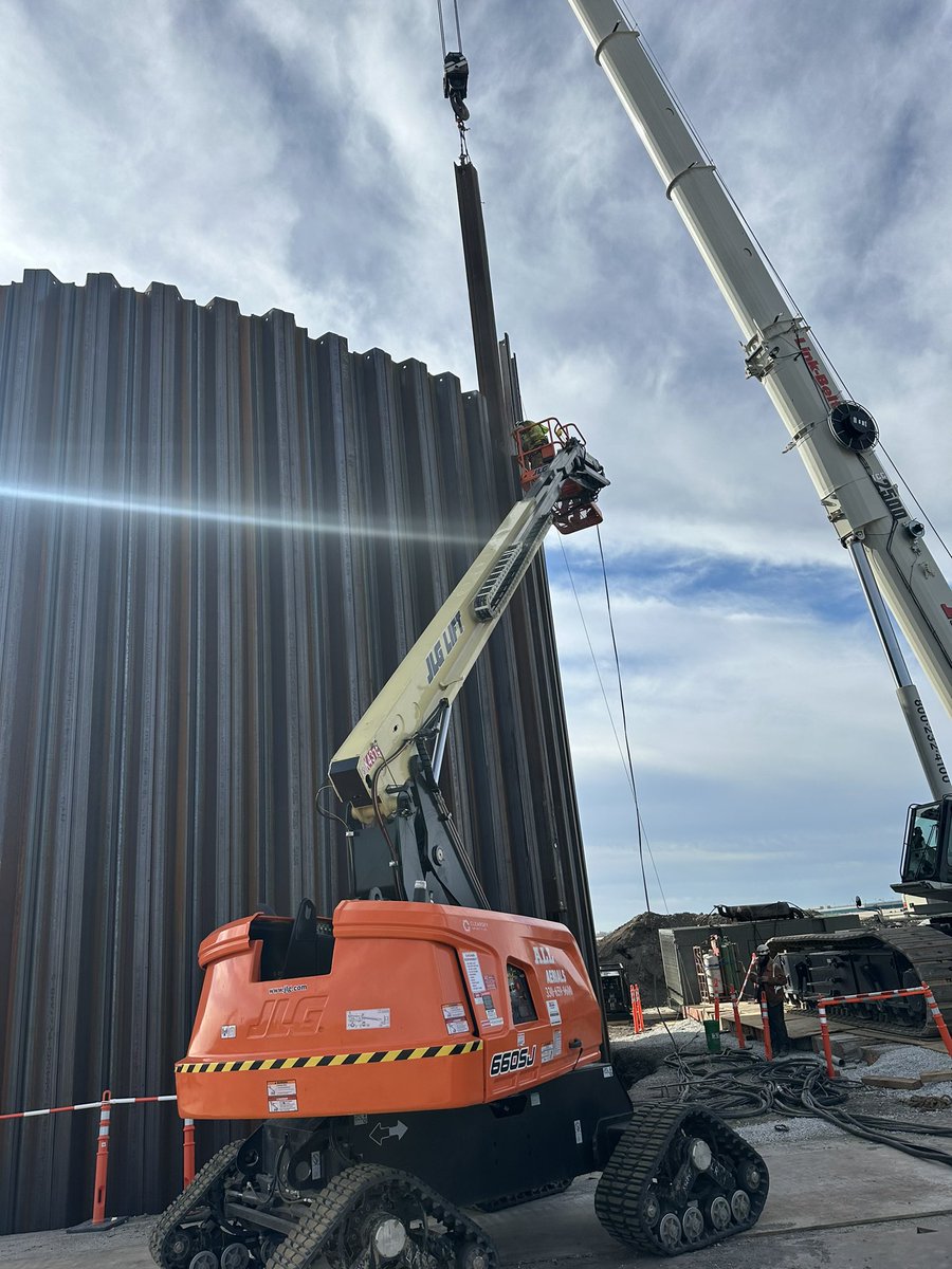 MidAmCarpenters's tweet image. MACRC pile drivers are staying busy working on the South Retention Basin at O’ Hare Airport as part of the $6.6 Billion O’Hare Modernization Plan. E. C. Korneffel is the contractor on this massive project showcasing our members’ elite training. #WeBuildStrong #unionpiledrivers