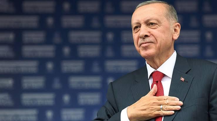 Cumhurbaşkanı Erdoğan: 

Ya hatalarımızı görerek kendimizi toparlarız ya da güneşi gören buz misali erimeye devam ederiz. <a href="/RTErdogan/">Recep Tayyip Erdoğan</a>