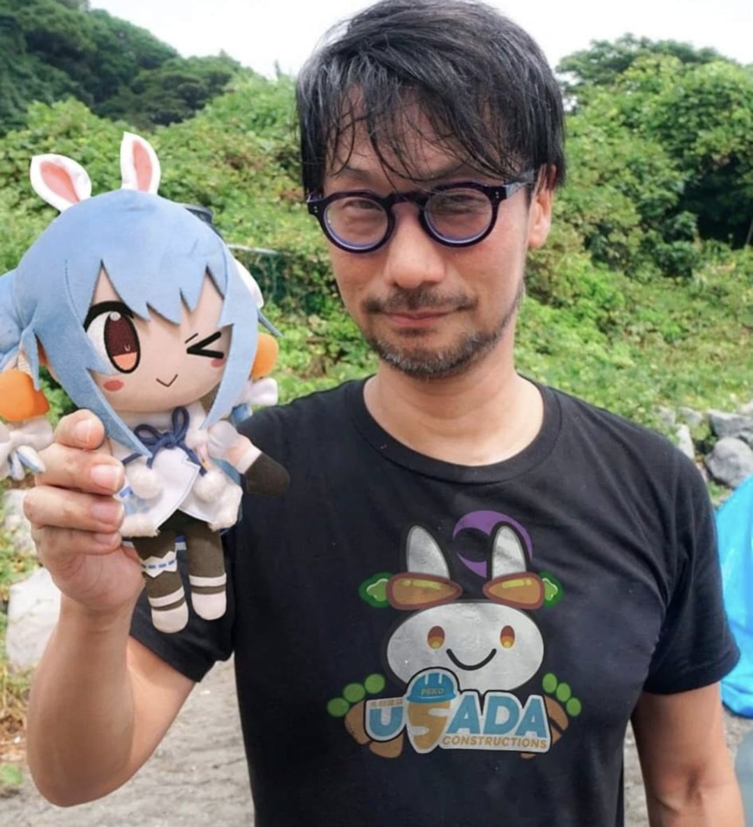 JAPversus's tweet photo. I wonder what hideo kojima thought about pekora's mom https://t.co/u5OH1hUYFr