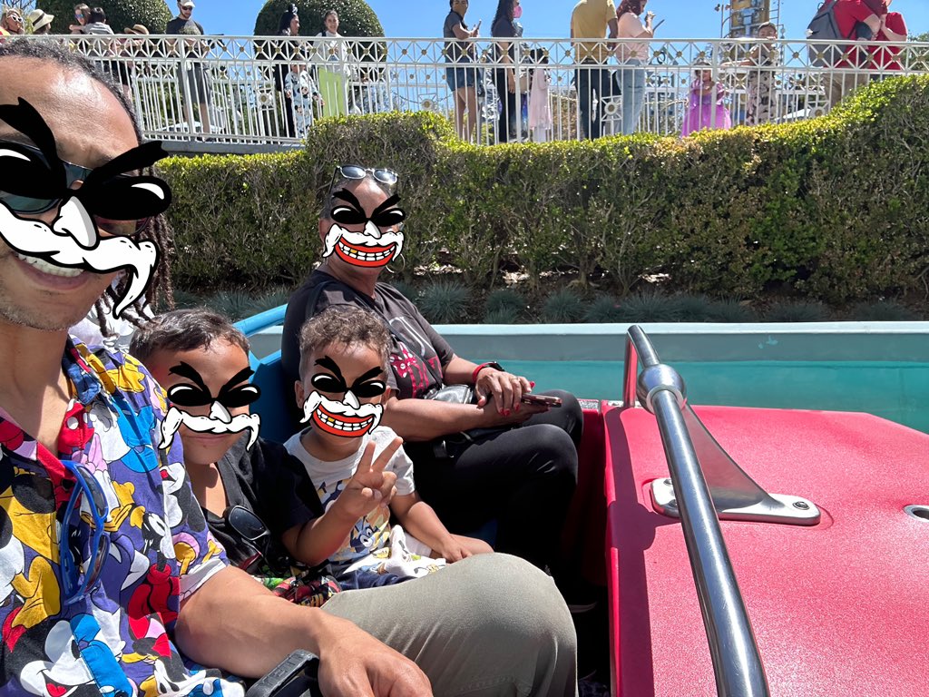 kryptokev8's tweet photo. EVEN AT DISNEYLAND WE $PORKE https://t.co/aVvuBF49zM