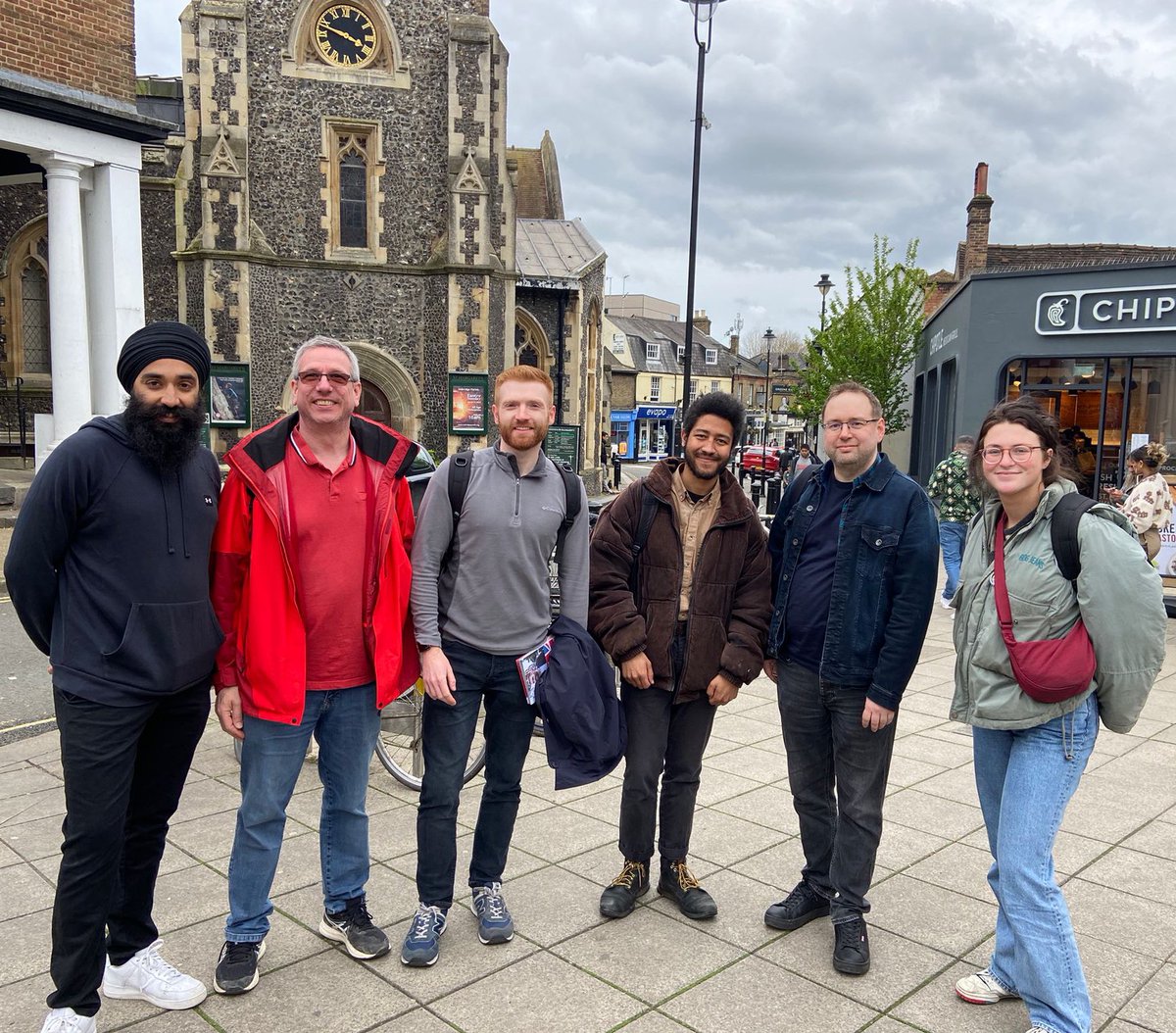 Out today in Uxbridge - a real feeling on the doorstep that people want an election now and a chance to change the direction of the country. Come rain or shine we’re out working to deliver a @UKLabour MP & Government 🌹