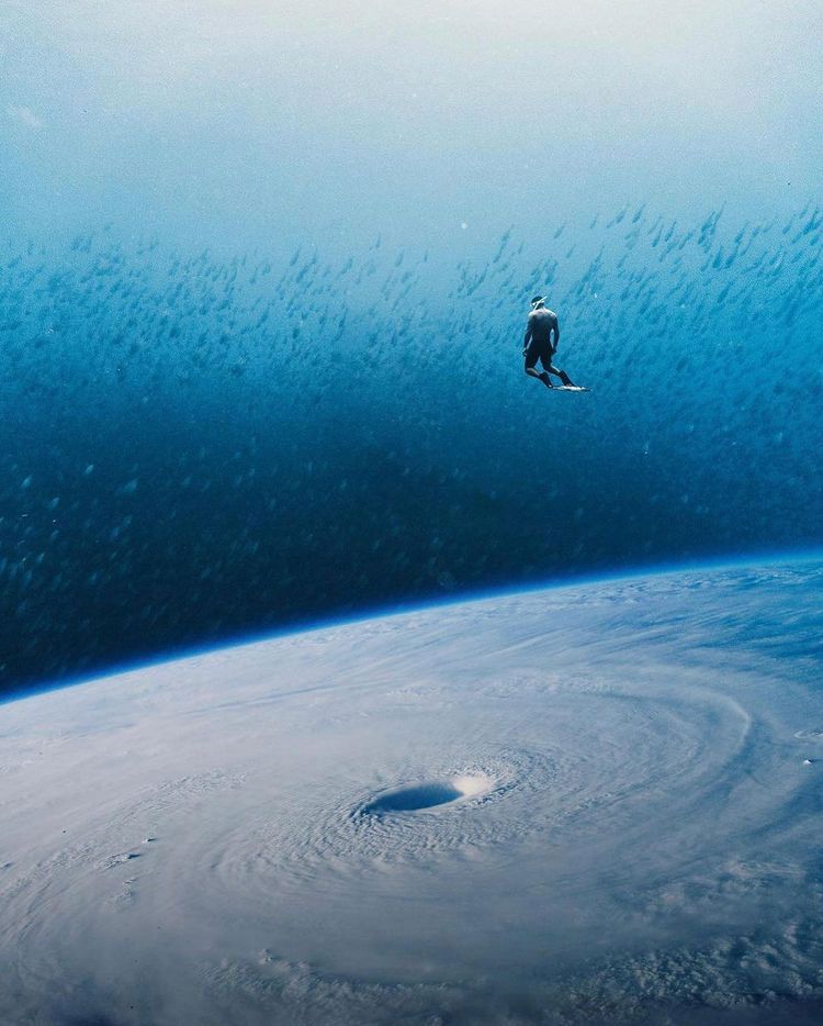 ✦

گفتم ملکا! تو را کجا جویم من؟
وز خلعتِ تو وصف کجا گویم من؟ 

گفتا که: مرا مجو به عرش و به سما! 
نزدِ دلِ خود! که نزدِ دل پویم من! 

#عین_القضات_همدانی