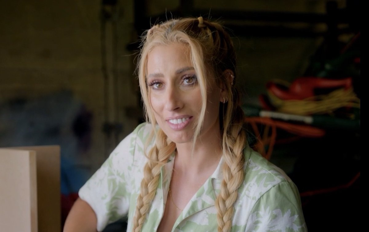 OK_Magazine's tweet image. Stacey Solomon divides fans with cushion hack in #SortYourLifeOut finale  ok.co.uk/tv/stacey-solo…