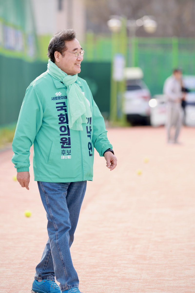 ☔️ 모닝 입니다 
우리는 지금 이분께 집중해야합니다
창당이후 너무많은 부침속에
고뇌해왔어요.
더이상 외부자극 사절합니다..
오직 이분과 새미래 후보님들 께
집중할때 입니다..
당원동지 여러분 오늘도 힘내서
열심히 해봅시다..