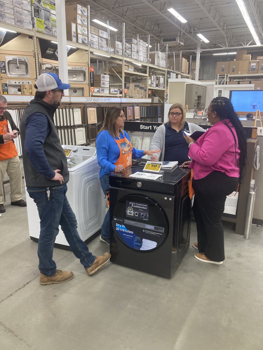 Jreed743's tweet photo. Great being part of the store connectivity walk today in 4173 Easton PA. Lisa D does an awesome job with her stores. Thank you for having ACS join in. #procarpet #acsvalues https://t.co/J3UIJQz1pR