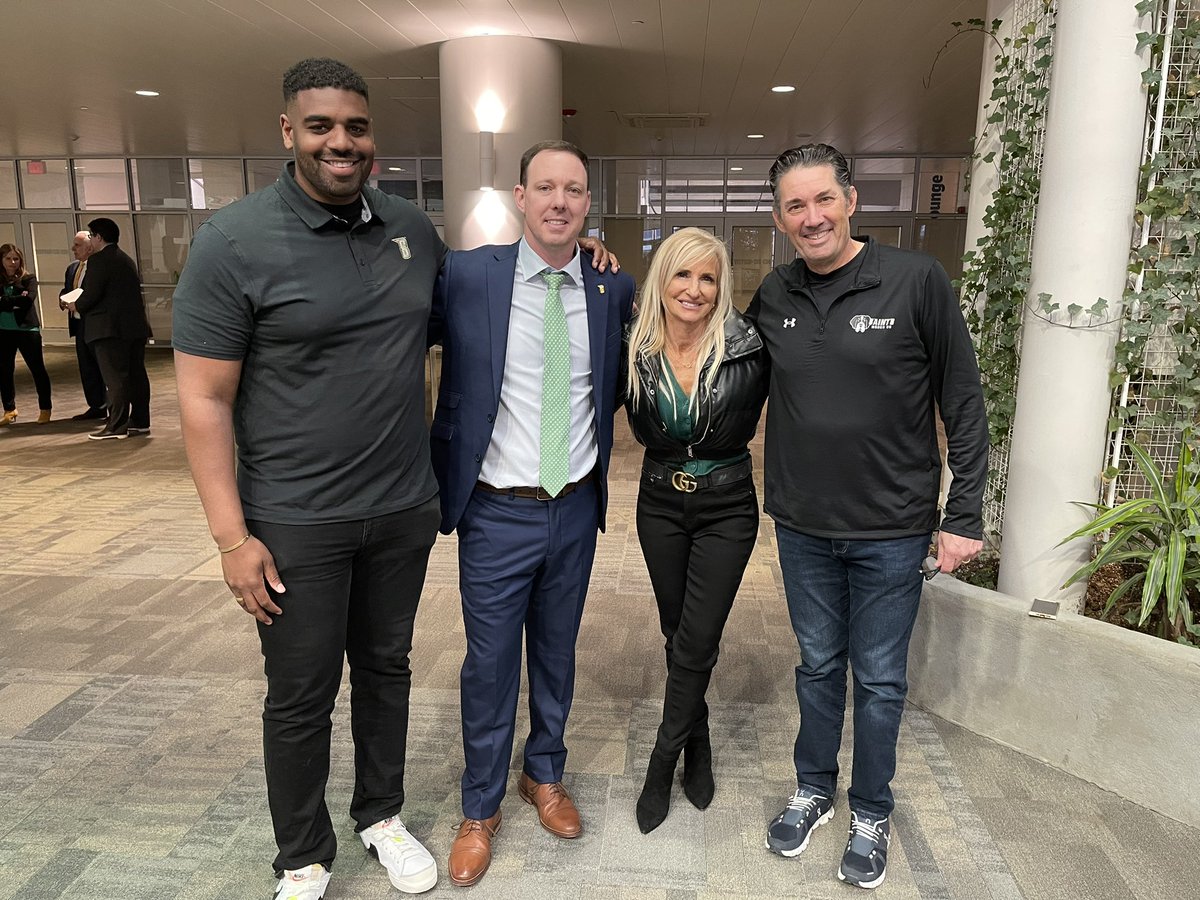 Siena85's tweet photo. The start of a new era with @Coach_McNamara! https://t.co/rVi60pYc7f