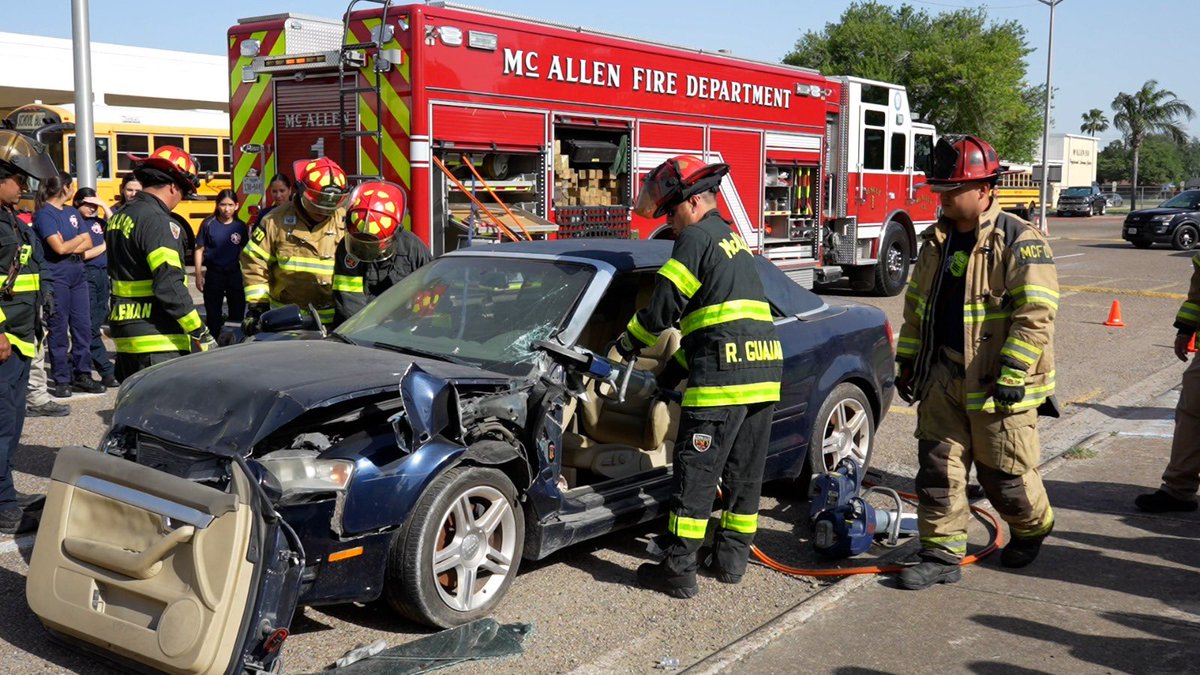 The McAllen Fire Dept conducted a demo for students from all @McAllenISD high schools studying for an EMT certification through Achieve Early College HS. Students observed use of 'jaws of life' to cut through a car & assisted in transporting a simulated victim from a scene.