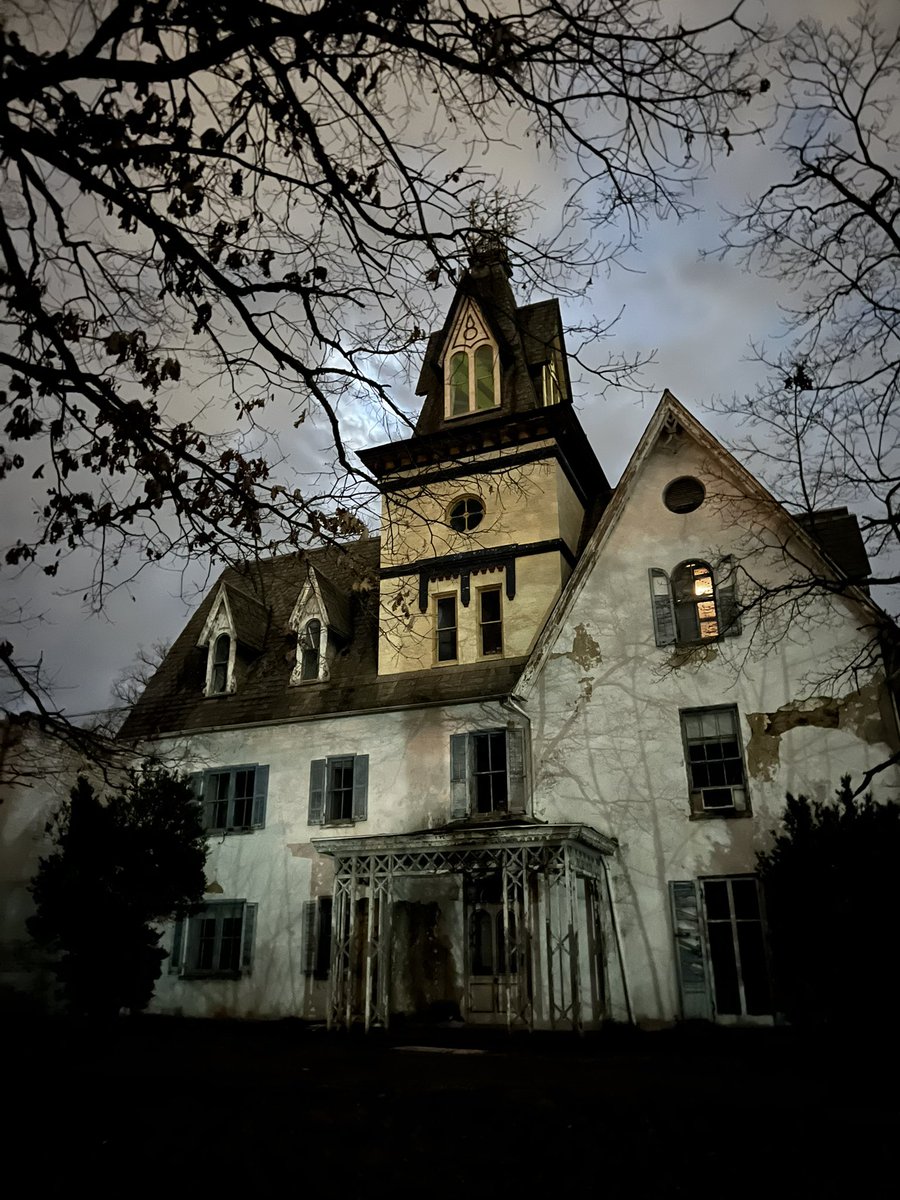 The GHOST GAME world premiere is now less than 4 days away!!!! April 6th at @PanicFilmFest The film was shot in this historic mansion in Hagerstown, Maryland.