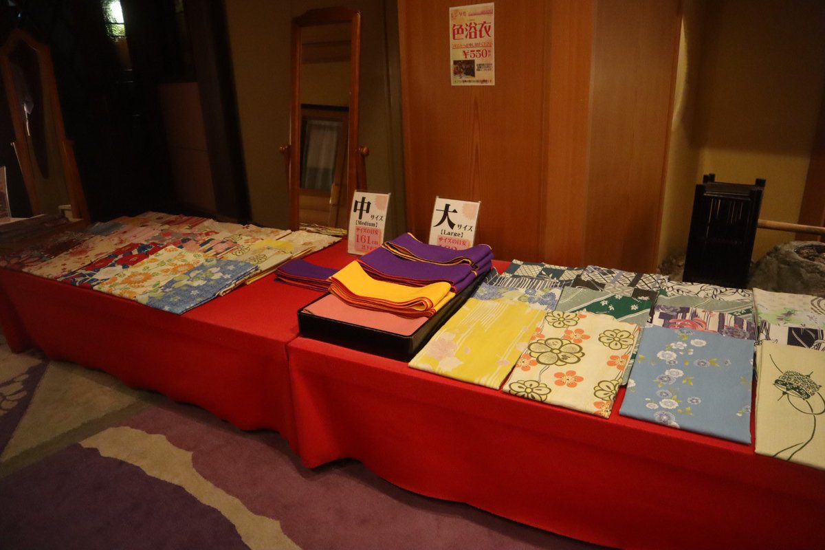 minidaisuki1's tweet photo. 鳥取県、倉吉市にある白壁土蔵群を散策した後は宿泊するホテルへ。倉吉駅から車で15分ほどに位置する三朝温泉街の「三朝館」。まず嬉しかったのは女性は浴衣を選ぶことができること。どの柄も本当に可愛い❤️

#鳥取
#鳥取県
#倉吉
#倉吉駅
#白壁土蔵群
#三朝温泉
#三朝館
#国内観光
#国内旅行
#温泉 https://t.co/XQ2LZ0fJJb