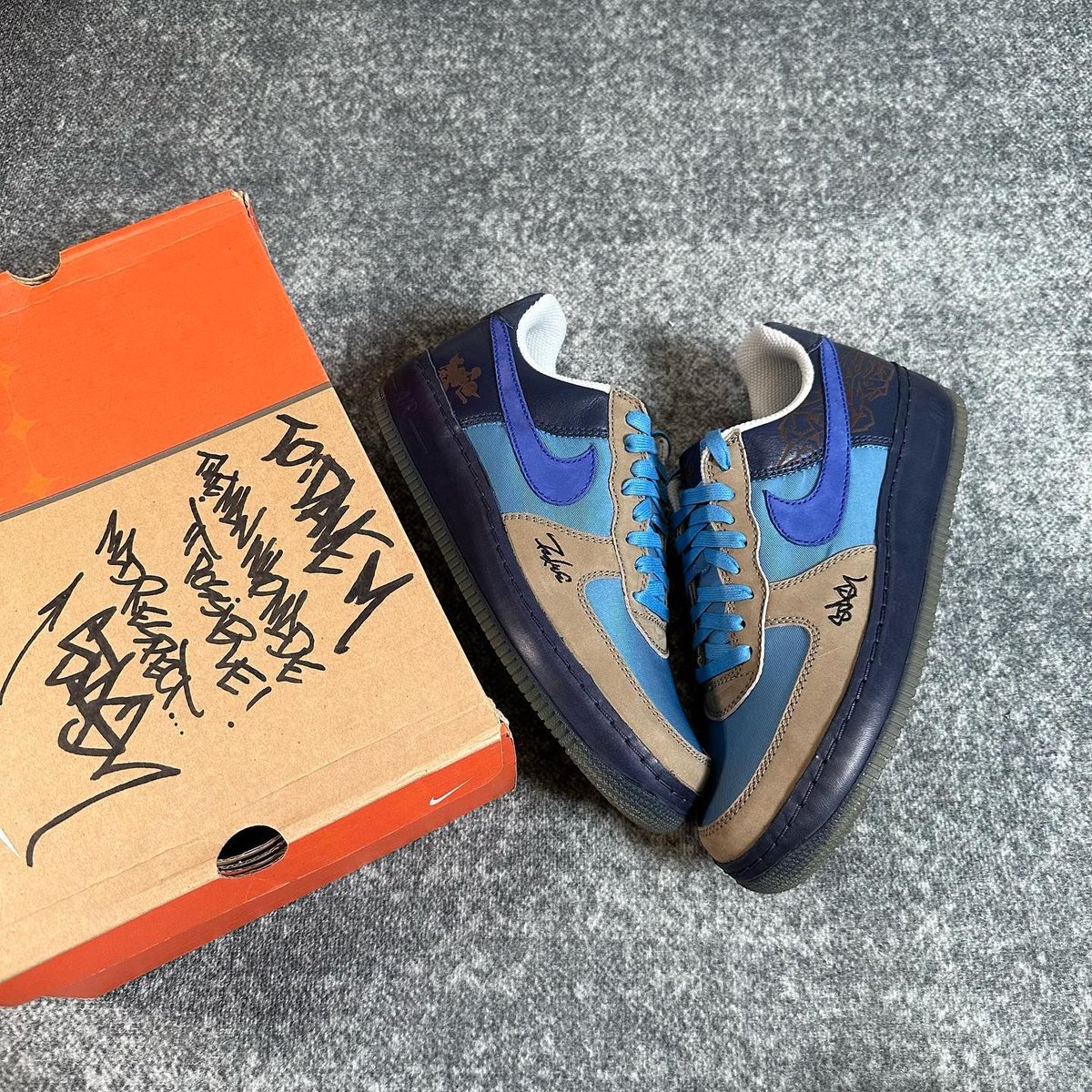 Futura x Stash x Nike Air Force 1 (Friends and Family, 2006) ?