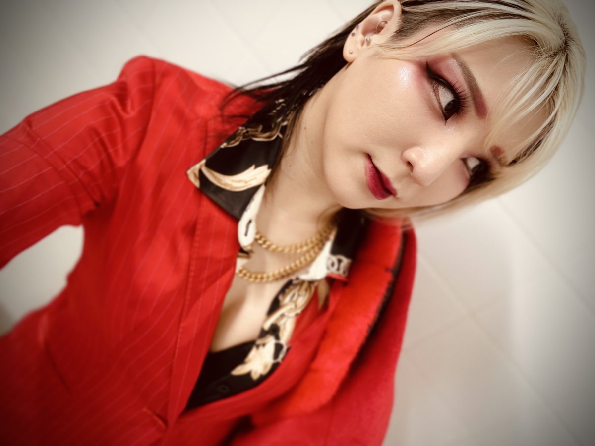MasterOfKendo's tweet photo. Shida in suit ? Shida in suit! https://t.co/6059T9RG2I