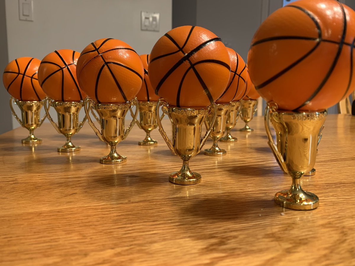 missblacksclass's tweet photo. @missblacksclass celebrate the #SrFalcons #basketballteam today #endofseason #awardceremonies @alcdsb_ofat 🏀🏆 #wellplayed https://t.co/WHPxanPyKl
