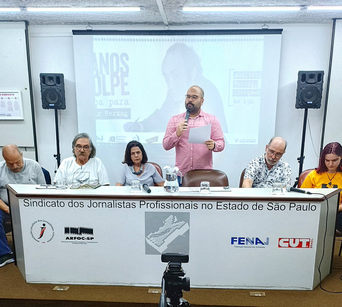 Thiago Tanji, presidente dos <a href="/JornalistasSP/">Sindicato dos Jornalistas SP</a> | "É preciso relembrar o papel decisivo que nossa categoria desempenhou na resistência à ditadura. Este não é um espaço qualquer [Auditório Vladimir Herzog]. Lutamos por verdade e justiça para Vlado e os jornalistas vítimas da ditadura"