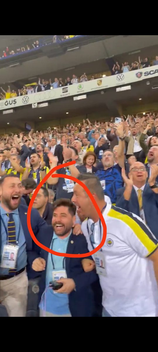 Fenerbahçeli bir hesapta paylaşılan videonun dokuzuncu saniyesinde görülen şu kişi siz misiniz <a href="/ceyhunfersoy/">ceyhun fersoy</a> eğer öyle ise hiç mi utanmadınız? Bu küfürlü tezahürata eşlik ettiğiniz için özür dileyecek misiniz?
