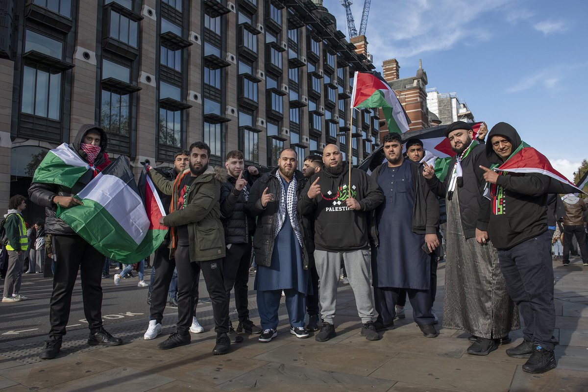 Group shots #groupshot,#groups,#demonstrators,#skaters,#demonstrators,#strikers, #partygoers,#londonstreetphotography