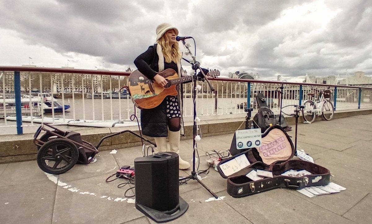 grahaml32933778's tweet photo. Rain clouds loom in the distance as @Ccampbellmusic defies them not to rain on her parade. #busker #buskerlife #Southbank #London #singersongwriter https://t.co/T2d2lcyYRs