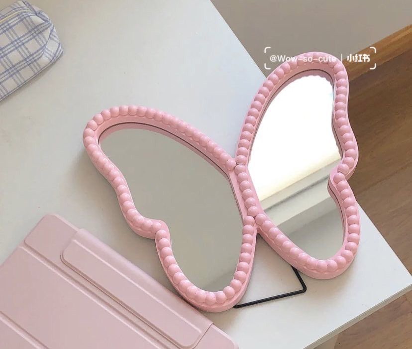 Lahmisee's tweet photo. 🤍🖇️🫧🌸 Cute things for cute girl 🌸🖇️🍓🫧

Siap-siap selalu ditanya “wah lucu banget, beli dimana?” kalo pake barang-barang cute luucu inihhh ✨🍓🫧 https://t.co/6mcQQpKTDD