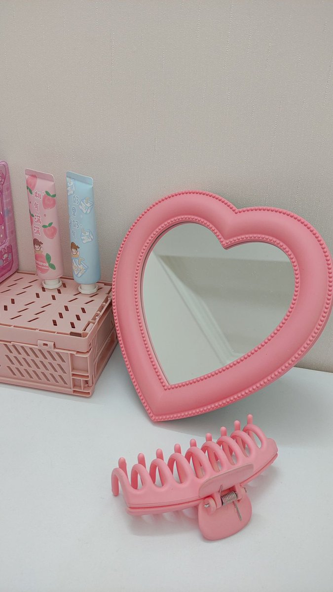 Lahmisee's tweet photo. 🤍🖇️🫧🌸 Cute things for cute girl 🌸🖇️🍓🫧

Siap-siap selalu ditanya “wah lucu banget, beli dimana?” kalo pake barang-barang cute luucu inihhh ✨🍓🫧 https://t.co/6mcQQpKTDD