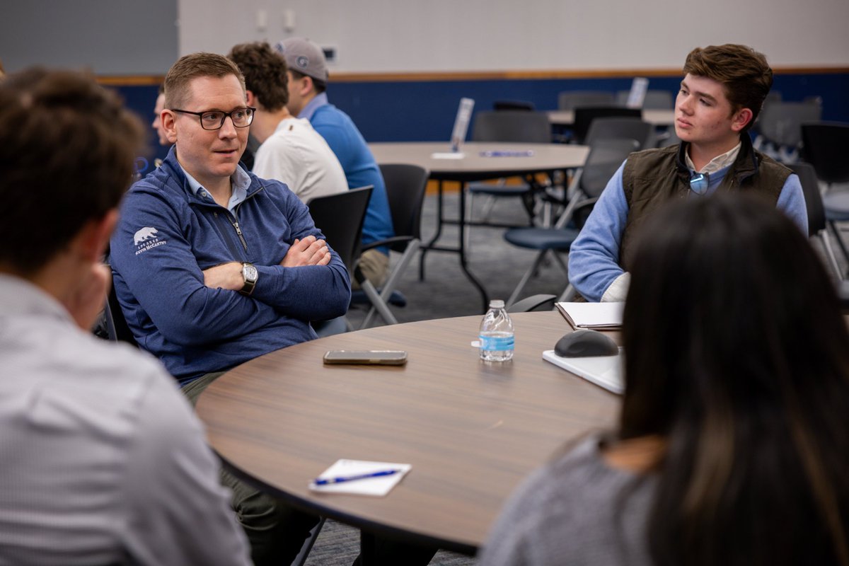 Be direct, have a great attitude and build your network! Thank you so much to our panelists, @itspearcey and @mikethomia for giving students your top tips for landing a job on a campaign.  Hoyas — don’t forget to follow up and send off those resumes!