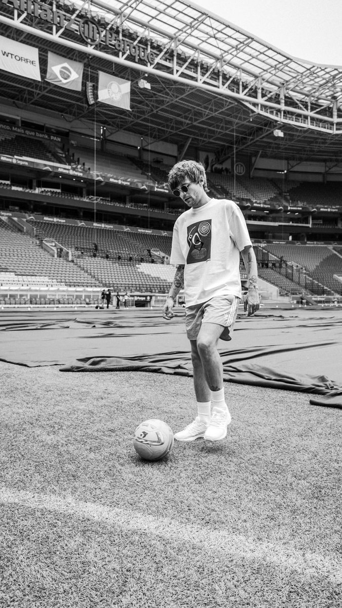 Louis Tomlinson Media tweet media