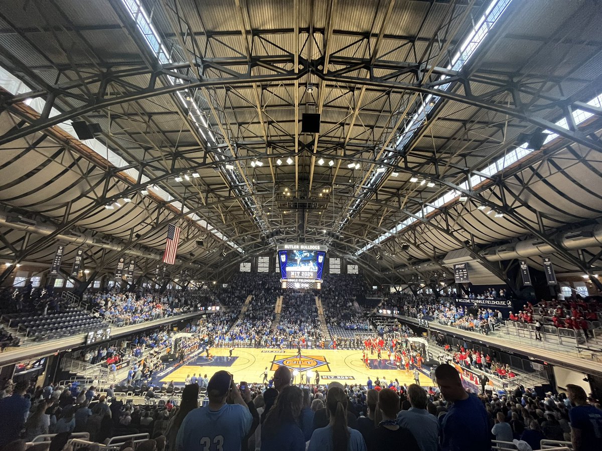 Hinkle Magic ™ NIT semifinals from Indy on @westwood1sports… Go time with @Will_Perdue32.