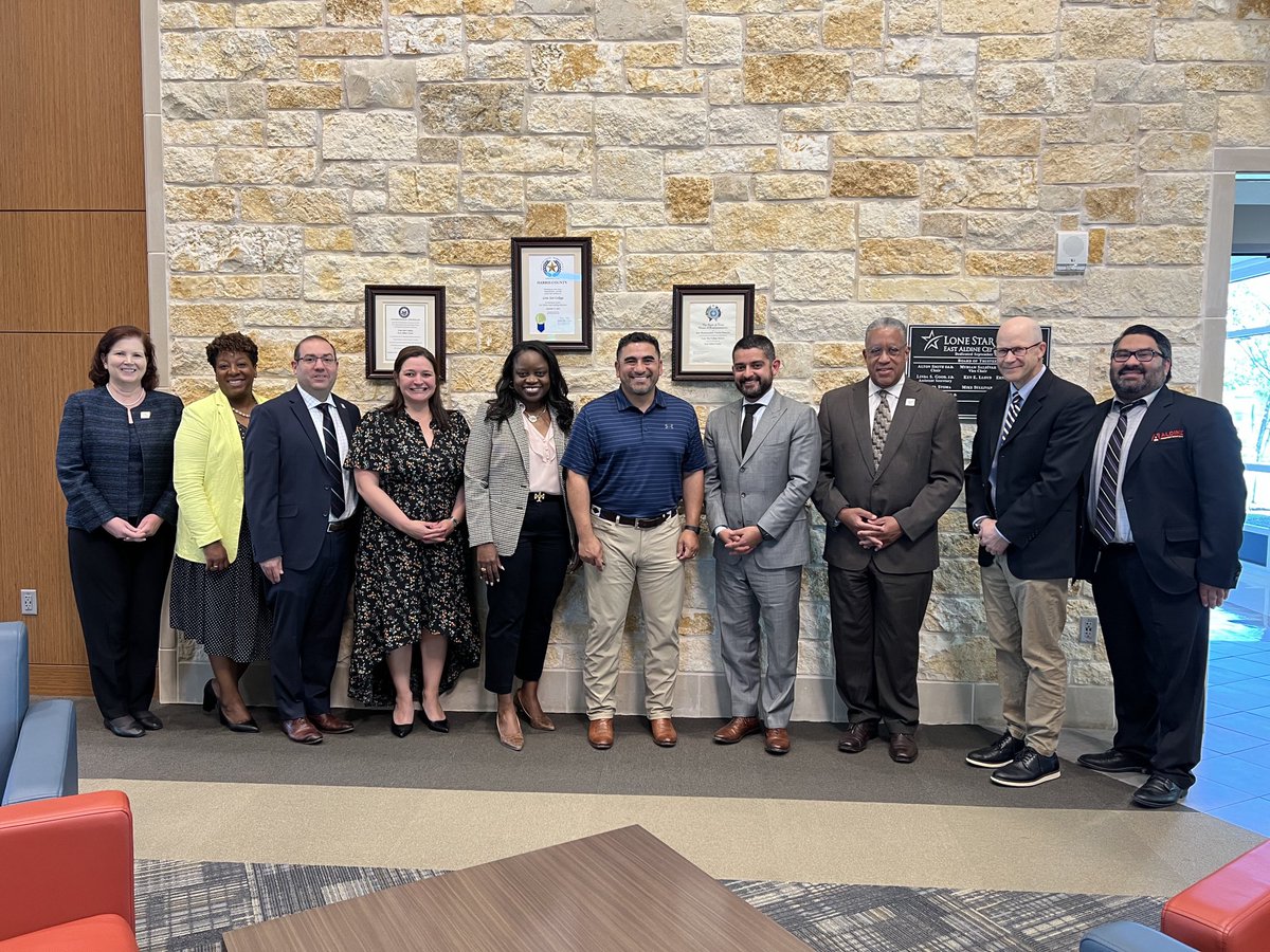 I am so proud to spearhead collaboration with ⁦@AldineISD⁩ ⁦@lonestarcollege⁩ & ⁦@uhdowntown⁩ in partnership to offer educational opportunities for our students. TY ⁦Dr. Goffney, Dr. Blanchard & Chancellor Castillo for your leadership. Stay tuned. #txlege