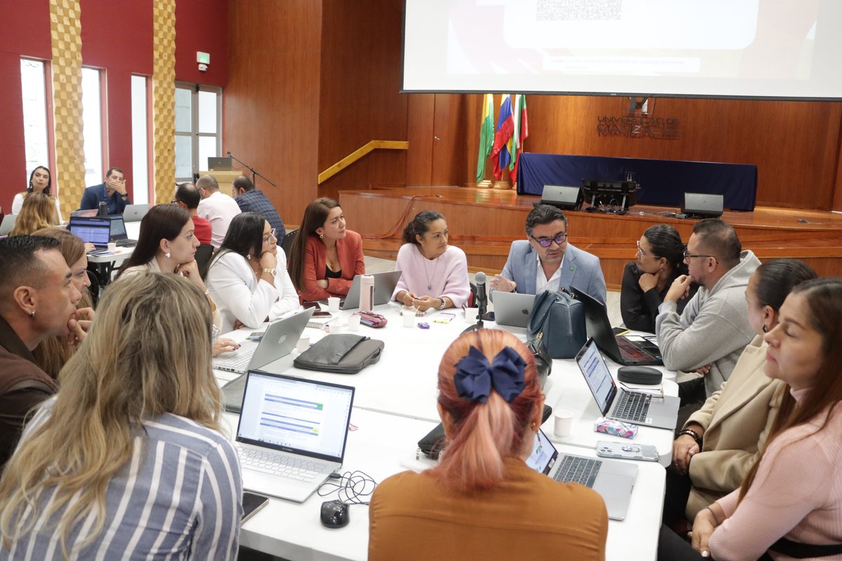 Hoy profes, administrativos, directivos y estudiantes participaron en una jornada que aporta al mejoramiento de los resultados de la encuesta institucional del Índice de Educación Inclusiva, INES. 

Por una educación en y para la diversidad.