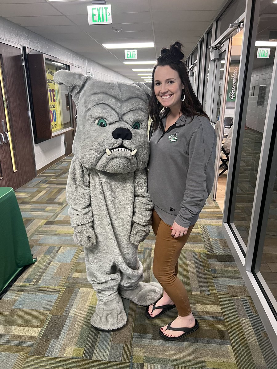 mrs_aubreesmith's tweet photo. Our first annual “Kindergarten Signing Day,” where our future Bulldogs signed their letter of intent! ✏️ 💚 

@CCSC_Bulldogs @ClCentralElem @kortney_golden @FewellJM https://t.co/K0YbIJ8lTd