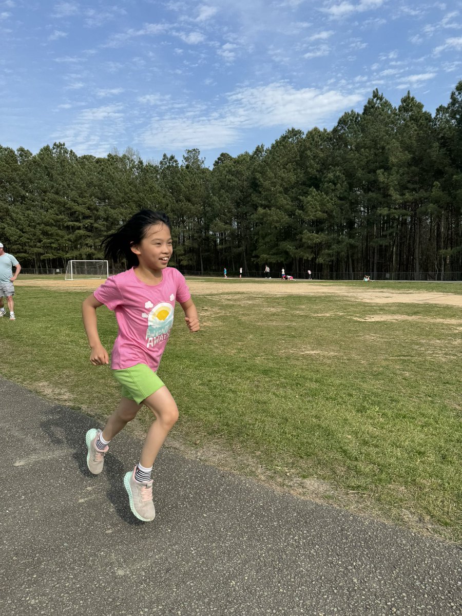 Frog Jumps🐸Lunges✔️Bear Crawl 🐻Sprint. WHAT A HALF MILE OUR @OliveChapelElem RUNNERS ACCOMPLISHED💪🏻!!!