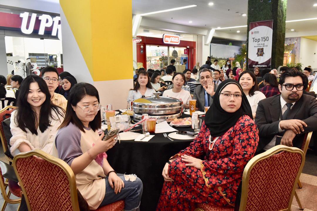 Iftar with Prof Tan Sri President and International Postgraduate Students #MSUIhyaRamadan2024. @MSUmalaysia community