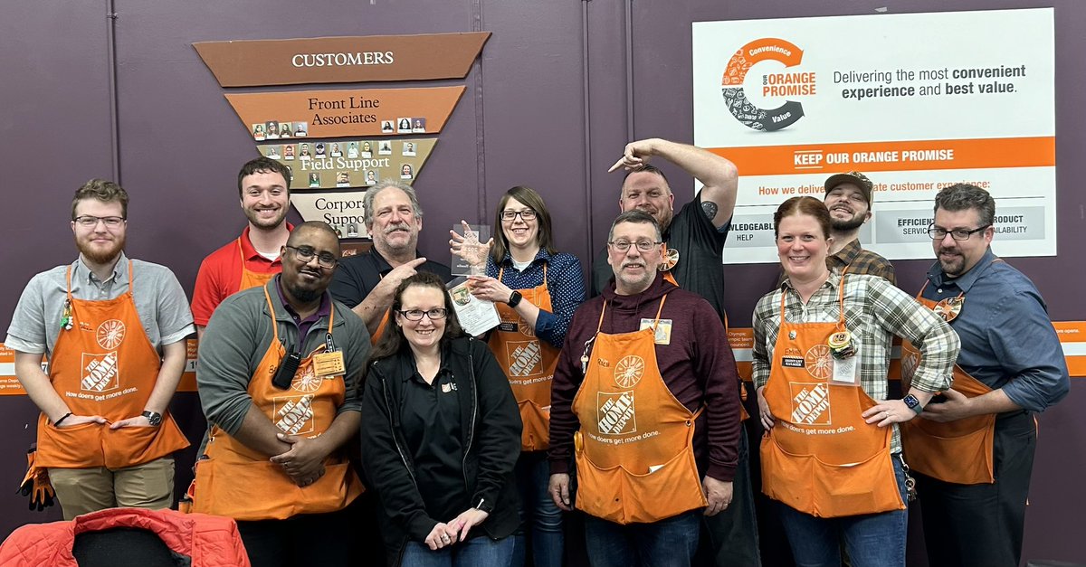 Celebrating our CXM today @AkronHomeDepot Congratulations to CXM Kim for being Leader of the Year! Contagious Energy, Value Based Leader, Takes care of associates, promotes development of the team! Thank you Kim, I appreciate your commitment to our customers & associates!