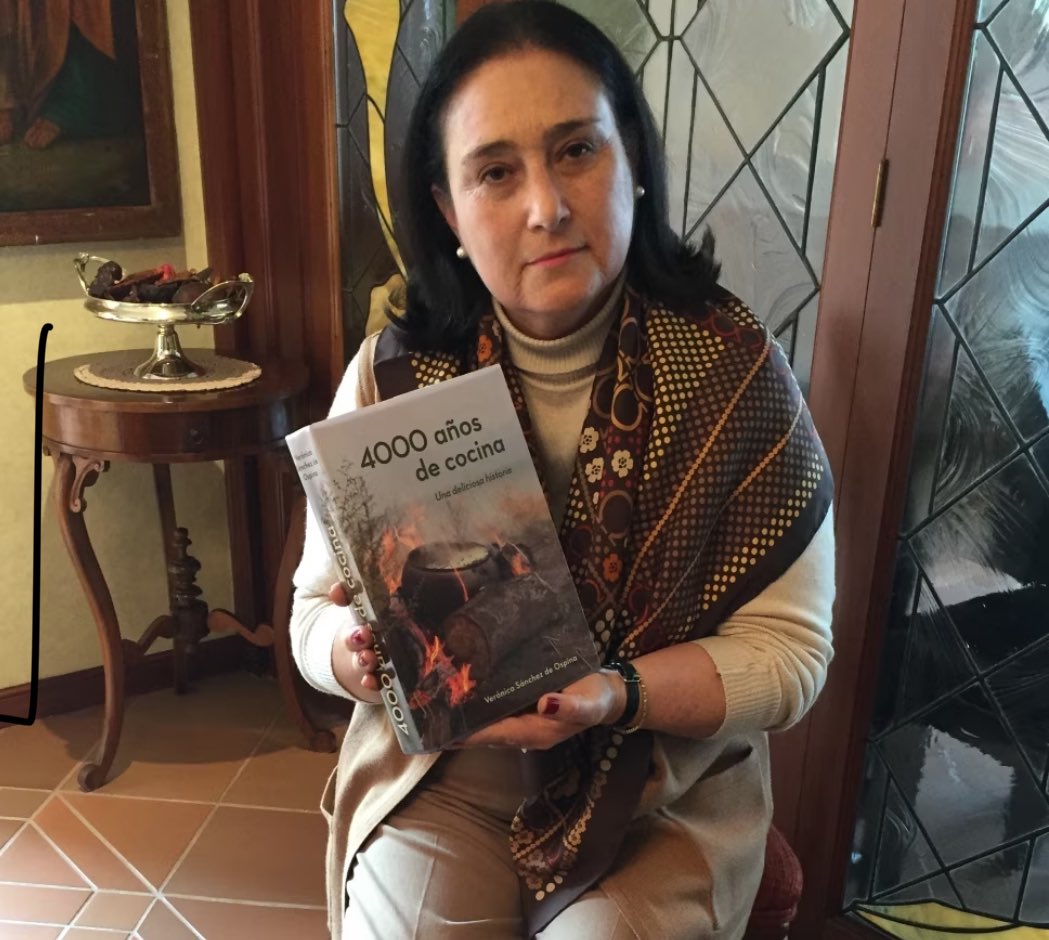𝙶𝚞𝚜𝚝𝚘 𝚙𝚘𝚛 𝚕𝚊 𝙻𝚎𝚌𝚝𝚞𝚛𝚊 [𝚁𝚎𝚌𝚘𝚖𝚎𝚗𝚍𝚊𝚌𝚒𝚘𝚗𝚎𝚜 𝚕𝚒𝚝𝚎𝚛𝚊𝚛𝚒𝚊𝚜 𝚐𝚊𝚜𝚝𝚛𝚘𝚗𝚘́𝚖𝚒𝚌𝚊𝚜] 4000 AÑOS DE COCINA: Una deliciosa historia Autora: Verónica Sánchez de Ospina Páginas: 900 gastronomico.org.co/libro-recomend…
